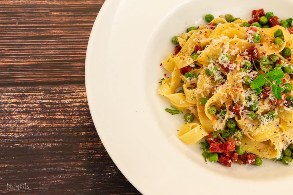 Pasta mit Erbsen, Speck &amp; Minze - mein Rezept auf tastybits.de!