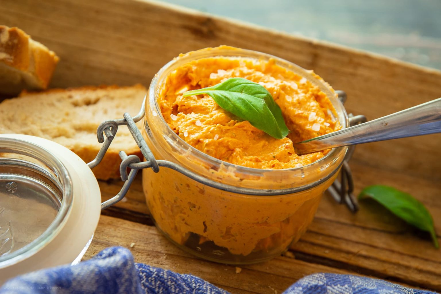 Tomatenbutter selber machen - Du brauchst keine 10 Minuten!